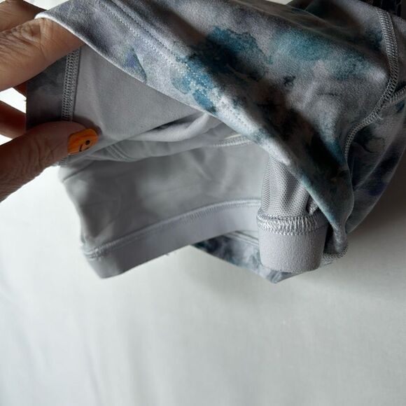 Lululemon V-Neck Kaleidofloral Blue Grey Align Cropped Tank Top. Size 2. - Picture 7 of 8